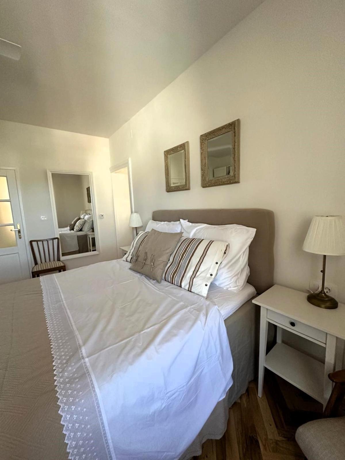 Cotton House Homestay *